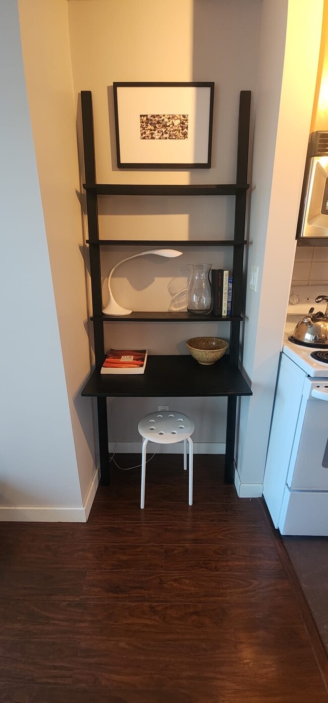 Building Photo - 689 Abbott St