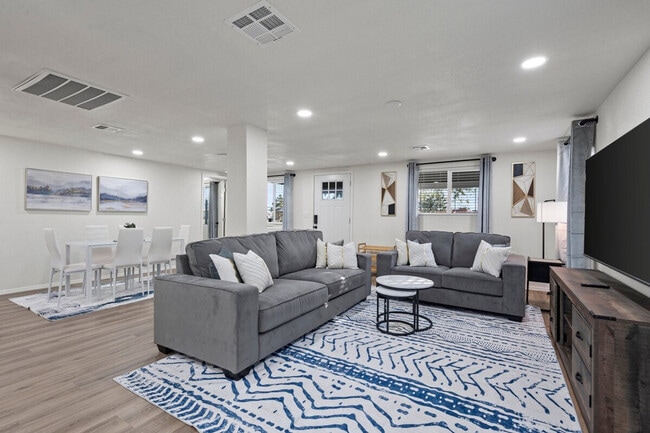 Building Photo - 4010 W Sherman St