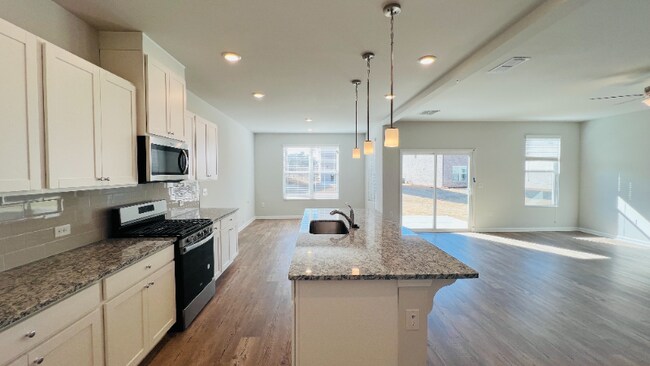 Building Photo - 2100 Ecoland Dr