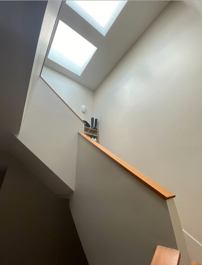 Building Photo - Newly renovated 5 bed unit in Allston!