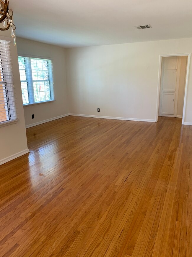 Sala de estar - 10760 Russett Ave