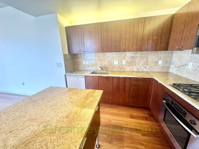 Building Photo - Spacious, open-concept 1-bedroom 16th floo...