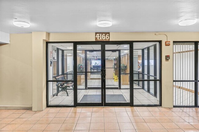 Foto del edificio - 4166 Inverrary Dr