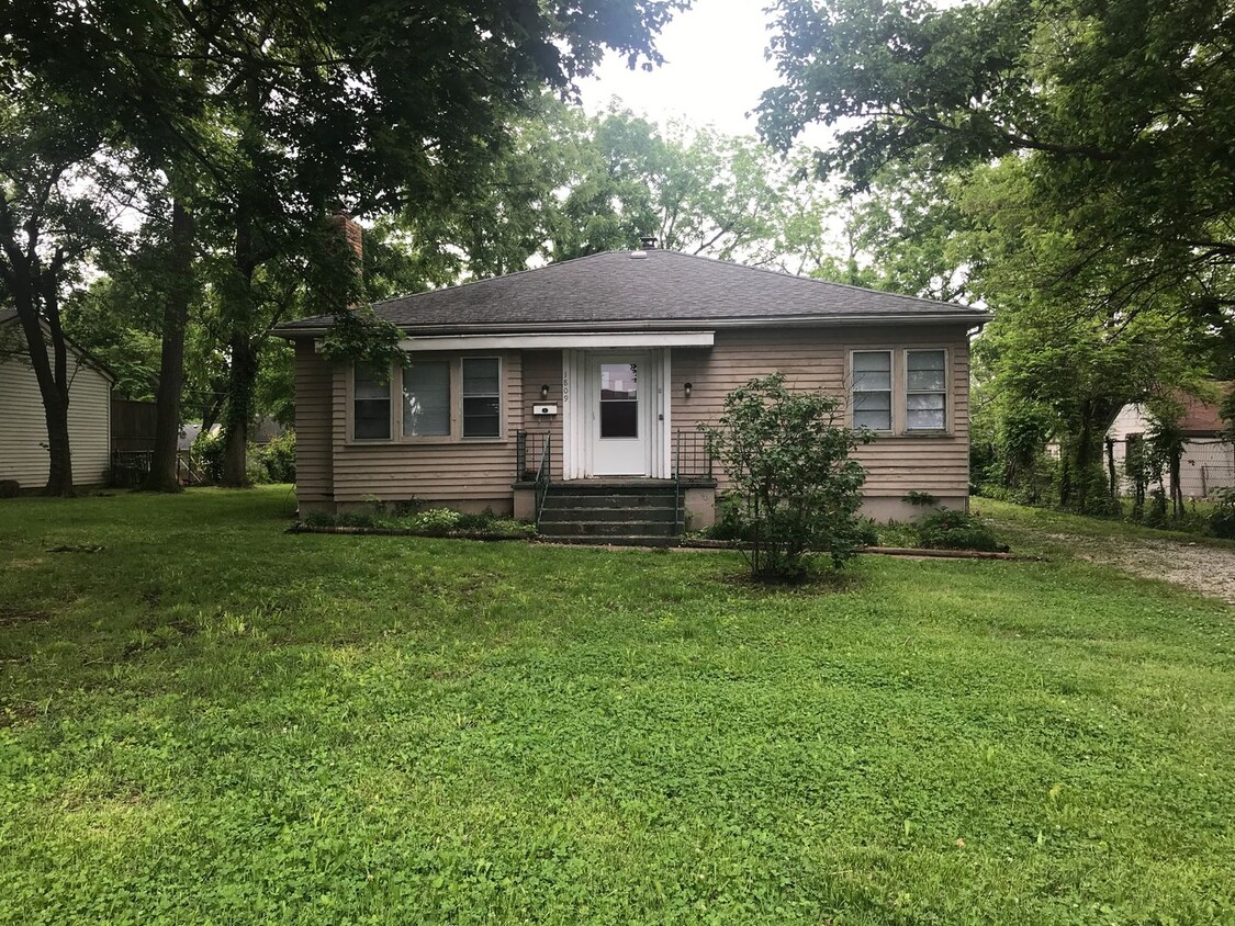 Primary Photo - Cozy home near near South Campbell