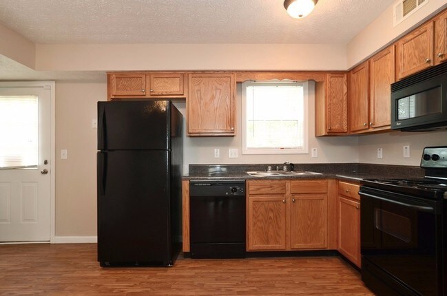 Building Photo - 109 Twin Pines Ct