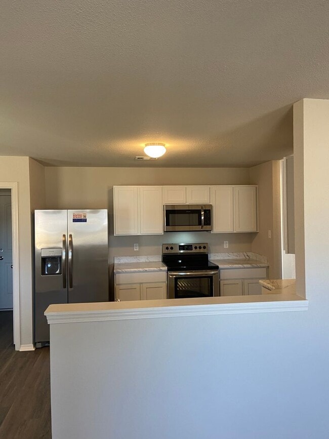 Building Photo - *Pre-leasing* Three Bedroom | Two Bathroom...