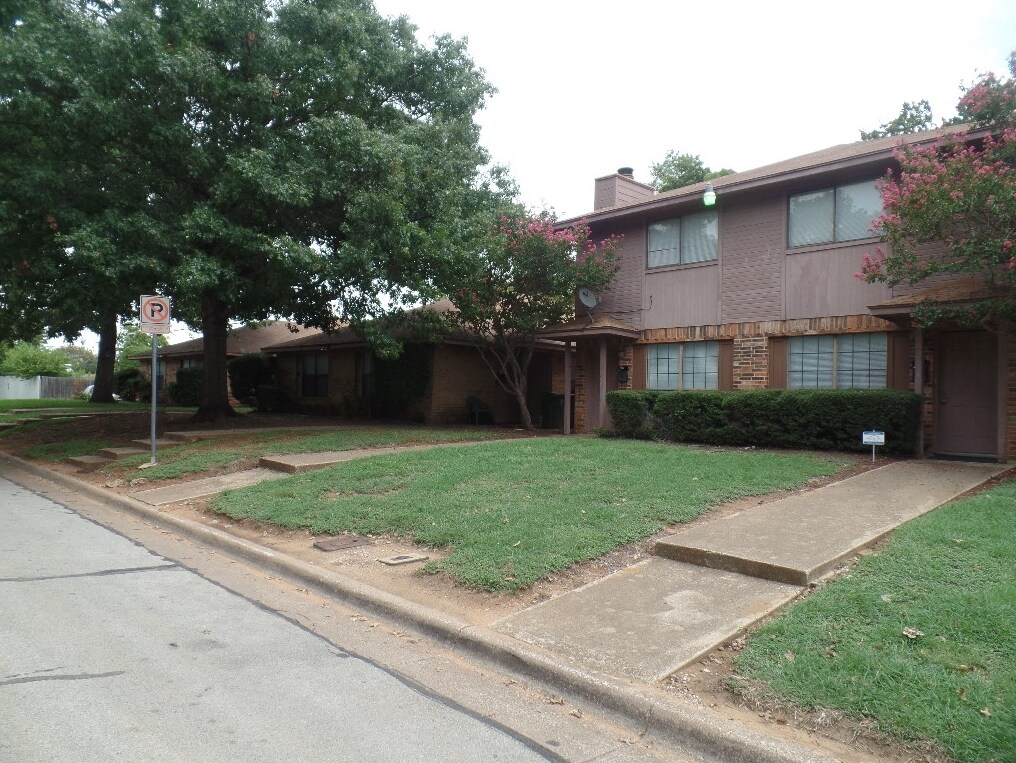 Foto del edificio - 221 Arnold Ave