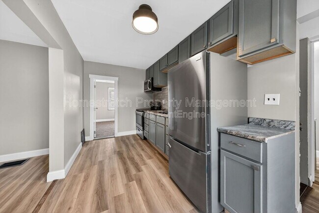 Foto del edificio - 7733 Brand Ave