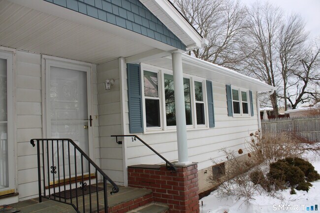 Foto del edificio - 14 Knollwood Dr