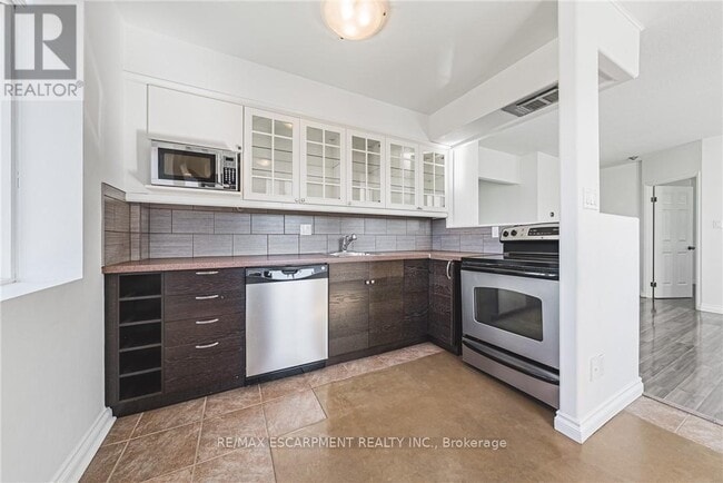 Building Photo - 36 James St S