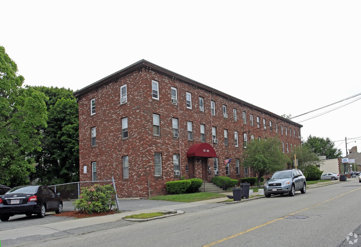 217 Albion St, Wakefield, MA 01880 Apartments in Wakefield, MA