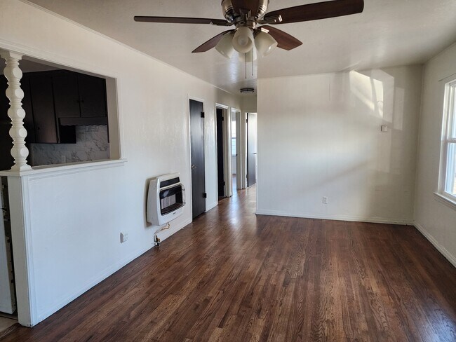 Foto del edificio - 1017 S Holly Dr