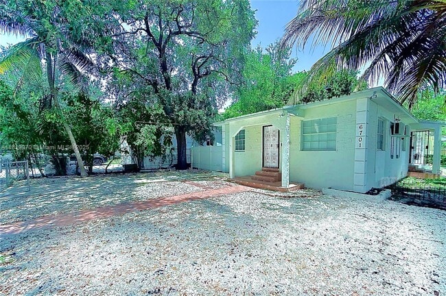 Foto del edificio - 6701 NE Miami Pl