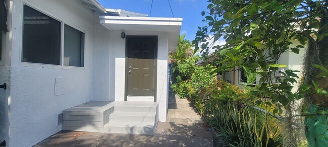 Photo - 1114-1116 SW 12th Avenue Apartment
