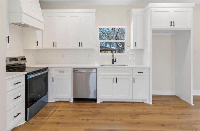 Building Photo - 921 Banner St