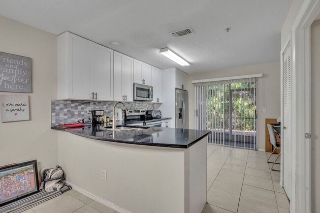 Building Photo - UCF Condo Utilities included