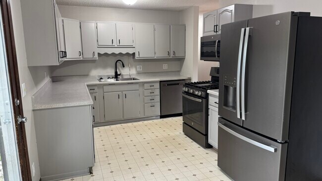 Foto del edificio - 1331 Spruce Hills Dr