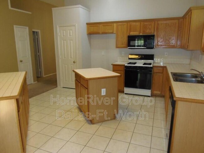 Building Photo - 5010 Wordsworth Dr