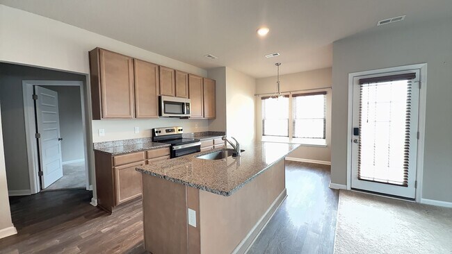 Building Photo - Beautiful 4BR Home with Open Floor Plan in Suffolk