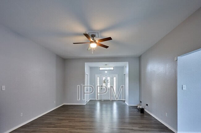 Foto del edificio - 1813 Lazy Lake Dr