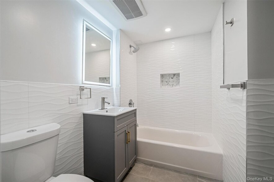 Foto del edificio - 43-34 53rd St