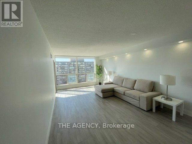 Building Photo - 309 Major Mackenzie Dr E