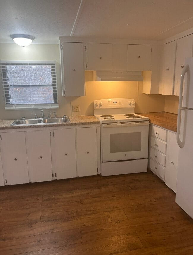 Foto del edificio - 299 Frank Hodges Dr