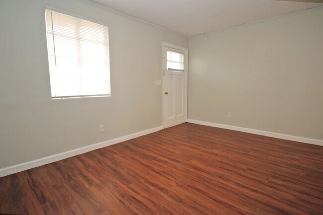 Foto del edificio - Cozy & Convenient 2 Bedroom in West Columb...