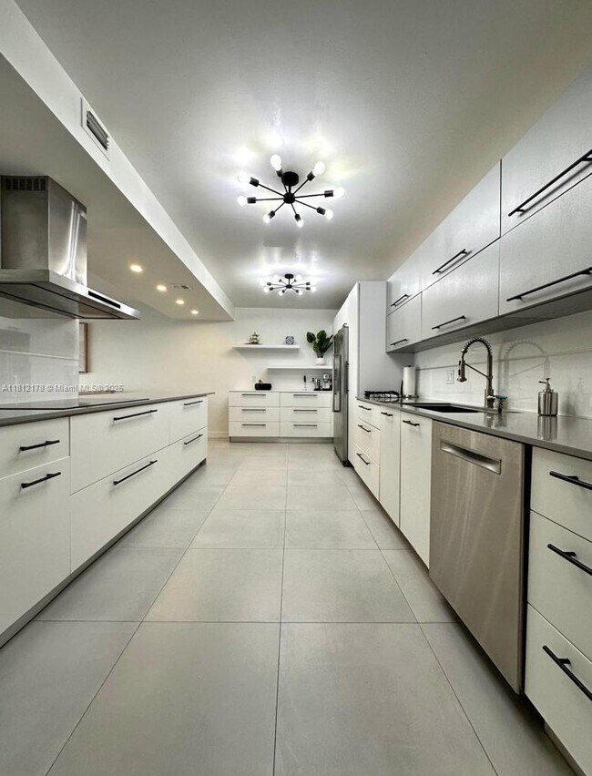 Foto del edificio - 1800 NE 114th St