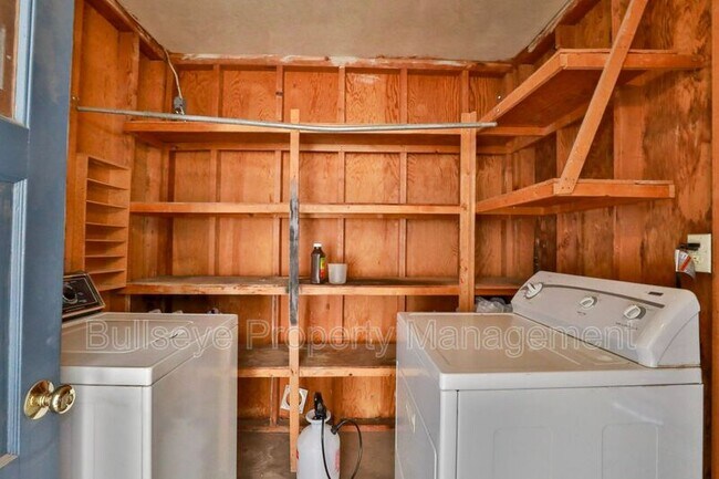 Building Photo - 1037 E El Caminito Dr