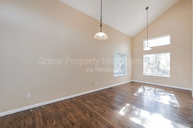 Building Photo - 19402 E Hamilton Pl