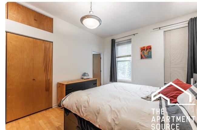 Building Photo - 1407 N Wicker Park Ave