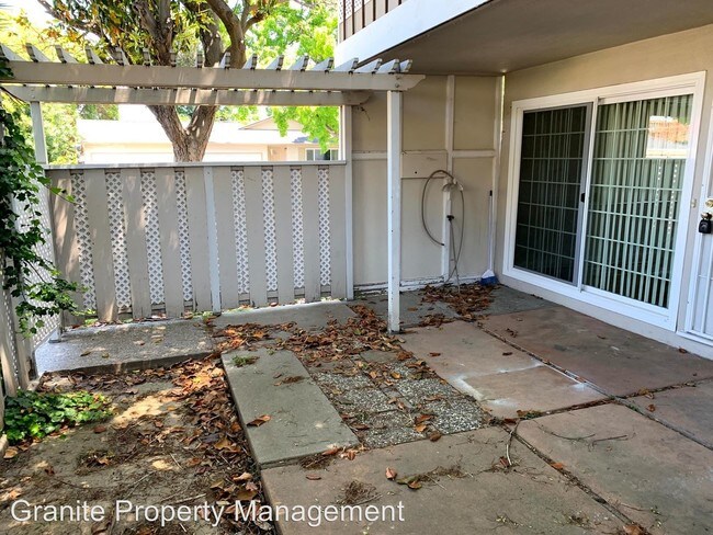 Building Photo - 3046 Van Sansul Ave