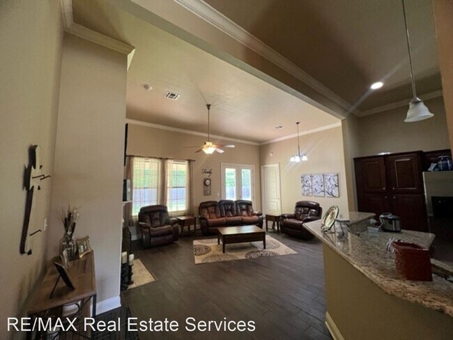 Building Photo - 3 br, 2 bath House - 1113 Bear Creek Dr.