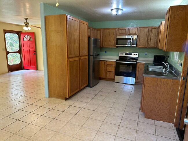 Building Photo - 55-609-609 Hawi Rd
