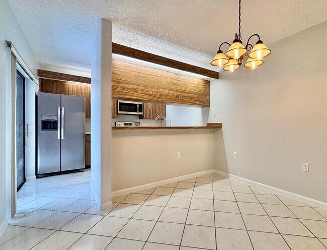 Building Photo - 1402 14th Way