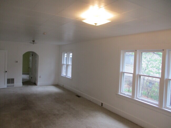 Foto del edificio - 419 E 6th St