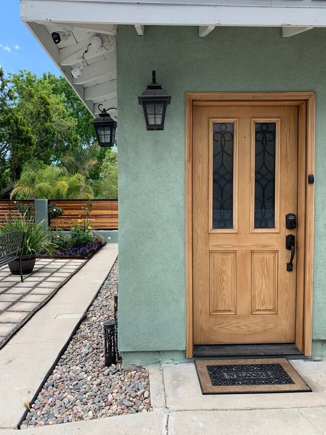 Building Photo - Beautiful 4 Bedroom, 2 Bathroom Sylmar House for Lease (Main House)!