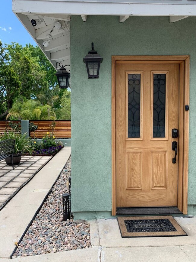Foto del edificio - Beautiful 4 Bedroom, 2 Bathroom Sylmar House for Lease (Main House)!