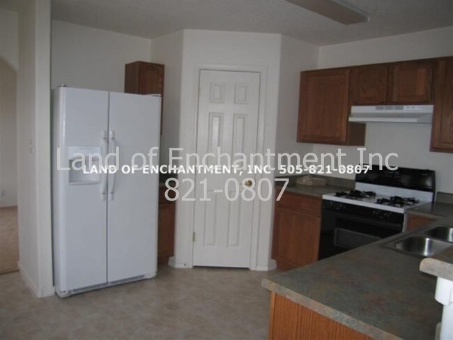 Foto del edificio - 5815 Night Shadow Ave NW