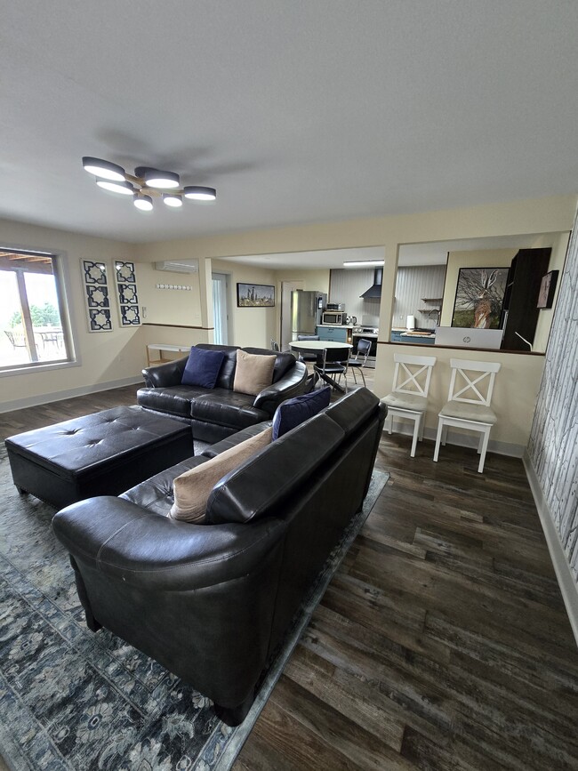 Sala de estar - 320 NE Wisteria Way