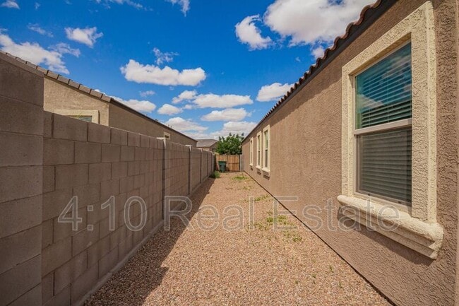Building Photo - 2403 E Alida Trail