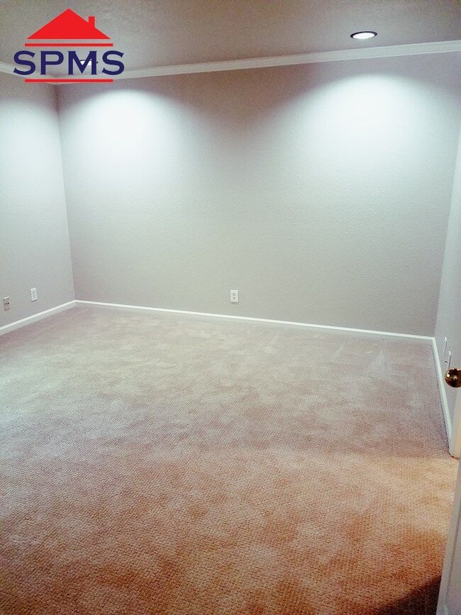 Building Photo - 2330 I St