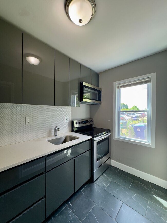 Foto del edificio - Charming 2Bed/1Bath in Cameron Village, MD