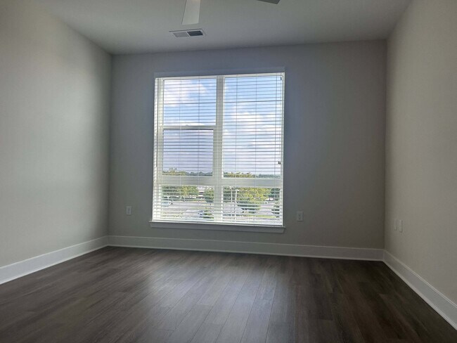 Interior Photo - The Rae