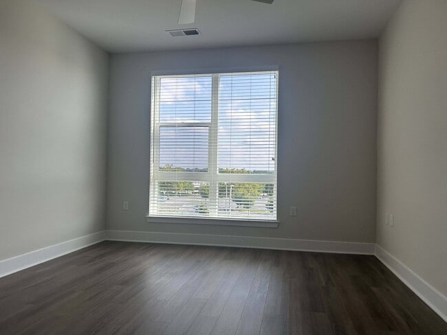 Interior Photo - The Rae