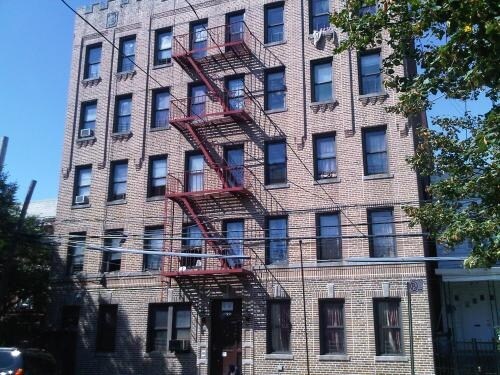 Foto del edificio - 1129 Saint Lawrence Ave