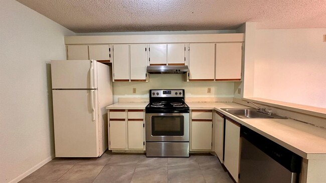 Building Photo - 5641 Riverside Dr