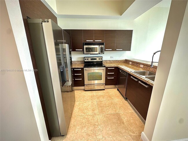 Foto del edificio - 2525 SW 3rd Ave