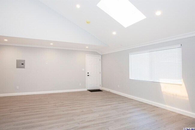 Building Photo - 1525 Lynglen Dr